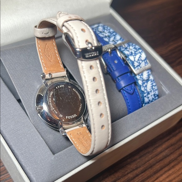 Fossil watch with additional bands